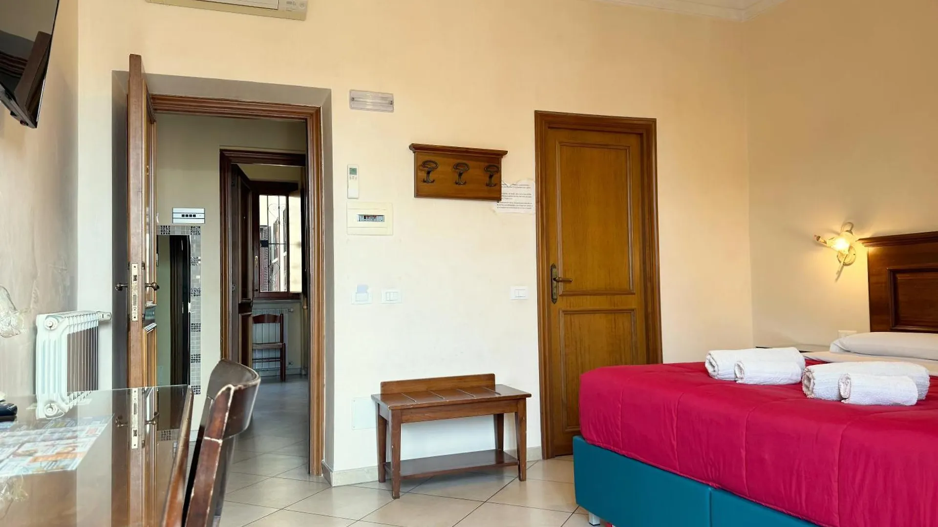 Anthony House, Via Villafranca 2, Castro Pretorio Roma Appartamento